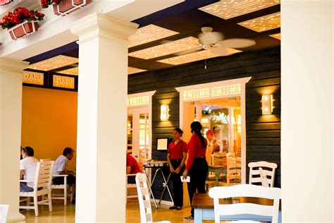 Restaurante dominicano - Cuando se elige un restaurante dominicano, hay que tener en cuenta que el ambiente y el servicio son diferentes a los de un restaurante estadounidense o europeo. Los dominicanos son muy acogedores y el servicio es personalizado. Al elegir un restaurante dominicano, es importante considerar la ubicación.